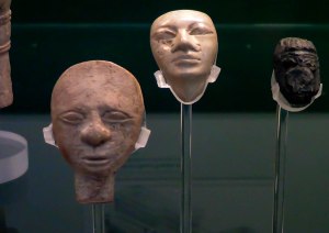 Ivory statuette heads from the Fosse temple