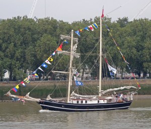Lady of Avenel going upstream towards London