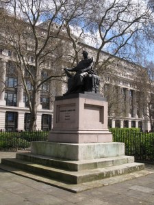Charles_James_Fox_statue,_Bloomsbury_Square